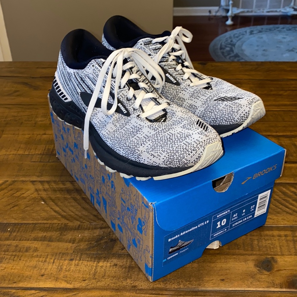 Brooks Adrenaline GTS 19 - women’s size 10 - black and white